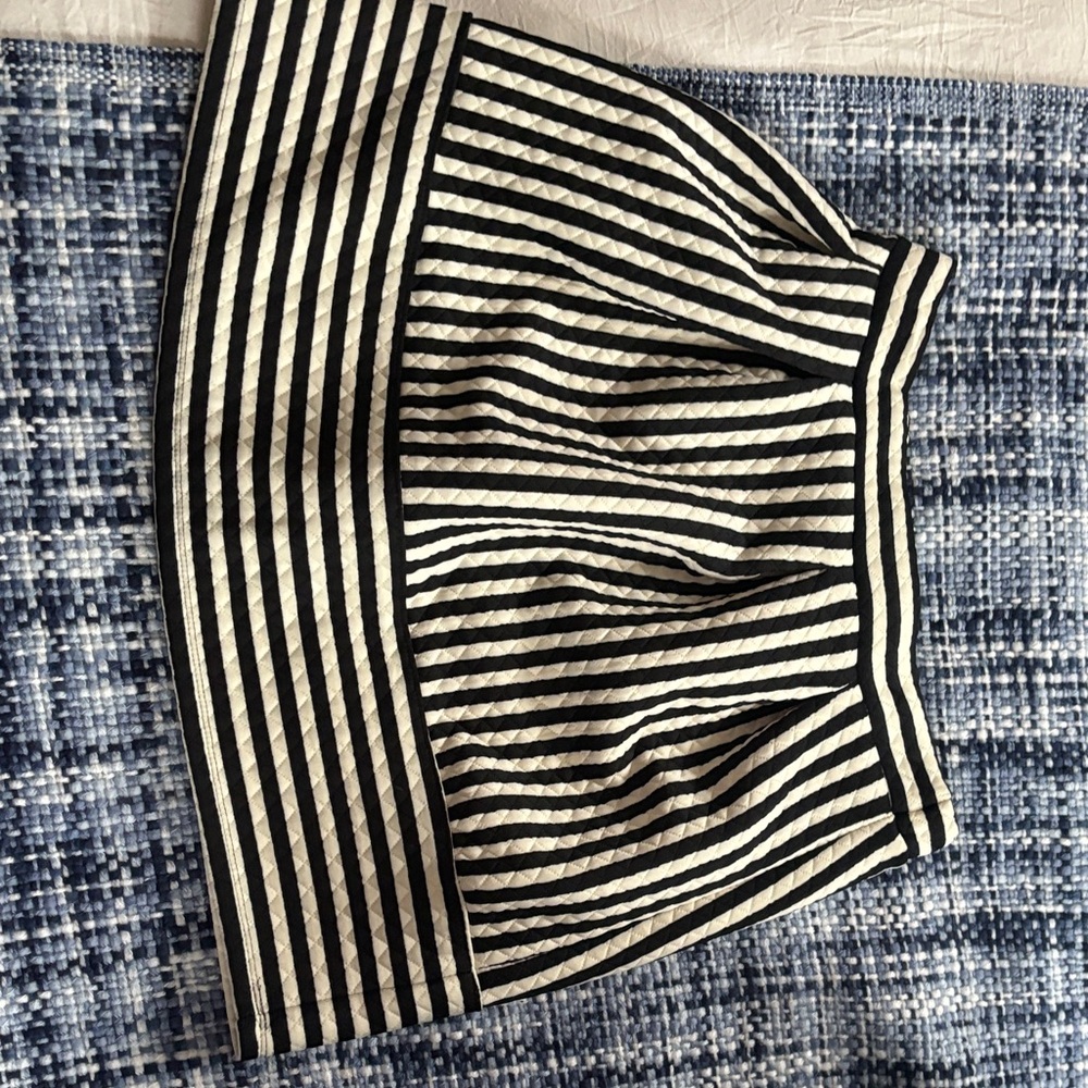 Xhilaration Black and White Mini Bubble Skirt